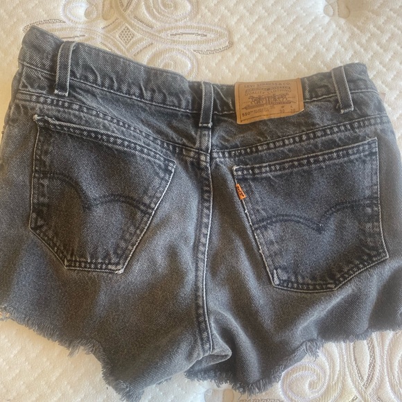 Levi 550 Cut Off Shorts - Picture 2 of 2